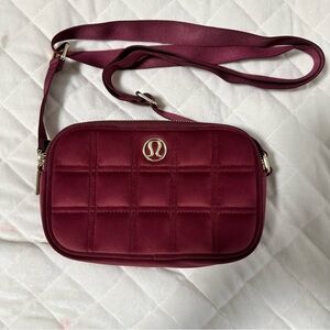 Lululemon velour quilted camera bag